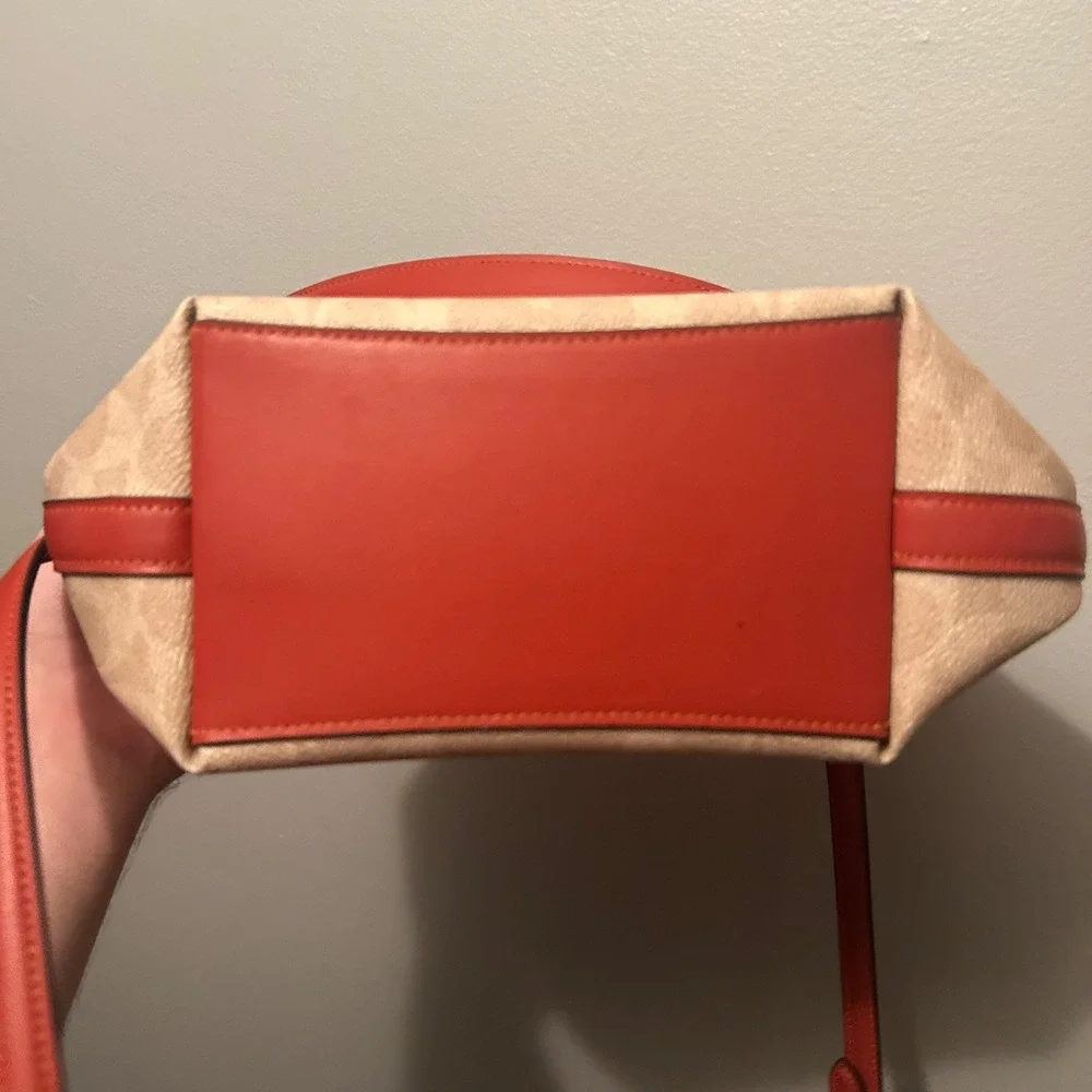 Coach City Bucket Bag Womens Medium Beige Red Signature Canvas Crossbody CT800